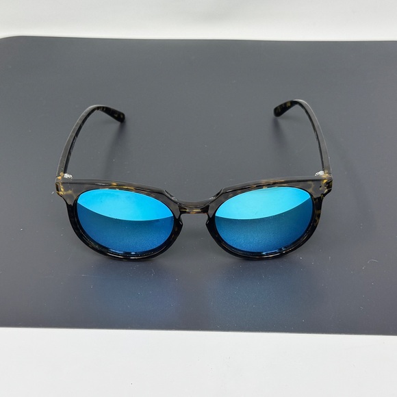 Quay Australia Sunglasses Don\'t Change Oversized tortoise blue light scratvhes main image 7